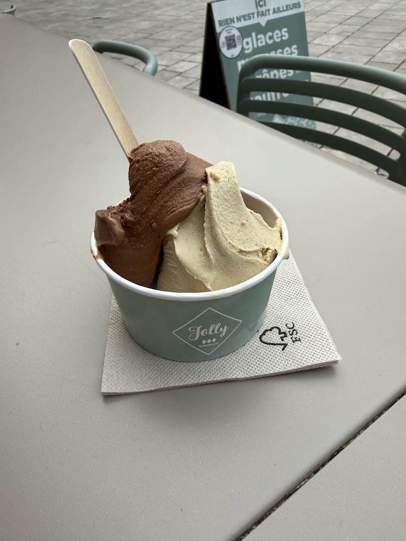Deux boules de glace dans un pot Jolly